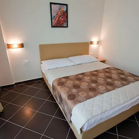 Sirena 3* Podgora (Split-Dalmatia)