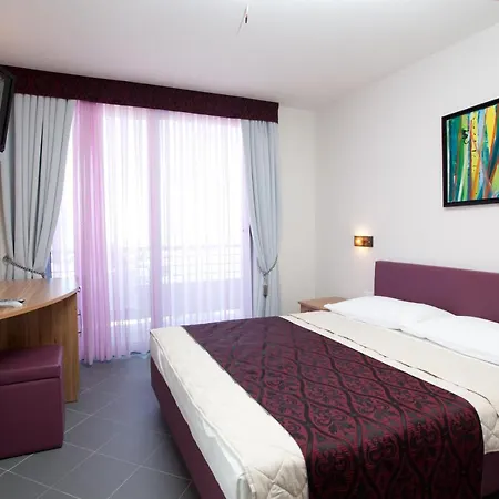 ホテル Sirena ポドゥゴラ